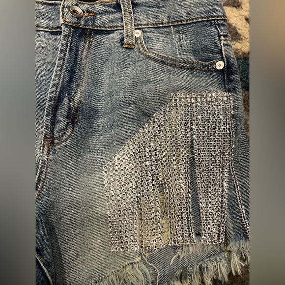Custom rhinestones fringe jean shorts. Perfect for summer festivals! - Picture 4 of 8